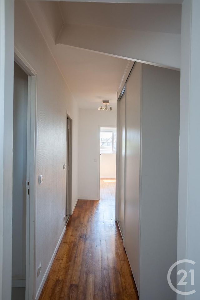 Appartement F2 à louer - 2 pièces - 54.66 m2 - CHANTILLY - 60 - PICARDIE - Century 21 Agence De L'Hippodrome Appartement F2 à louer - 2 pièces - 54.66 m2 - CHANTILLY - 60 - PICARDIE - Century 21 Agence De L'Hippodrome