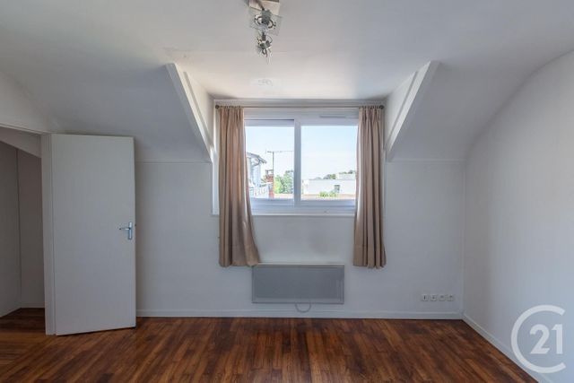 Appartement F2 à louer - 2 pièces - 54.66 m2 - CHANTILLY - 60 - PICARDIE - Century 21 Agence De L'Hippodrome Appartement F2 à louer - 2 pièces - 54.66 m2 - CHANTILLY - 60 - PICARDIE - Century 21 Agence De L'Hippodrome