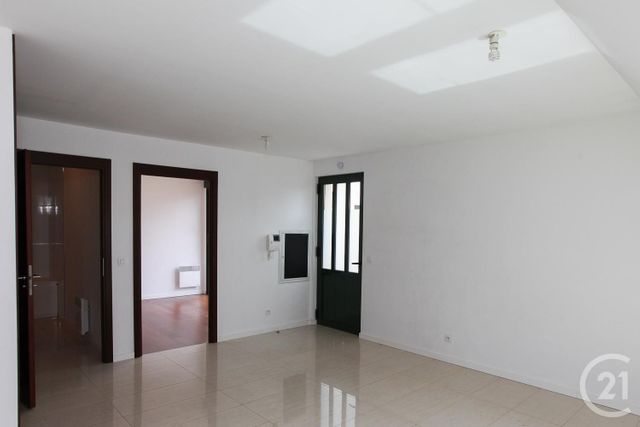 Afficher la photo en grand Appartement F3 à vendre - 3 pièces - 64.33 m2 - CHANTILLY - 60 - PICARDIE - Century 21 Agence De L'Hippodrome