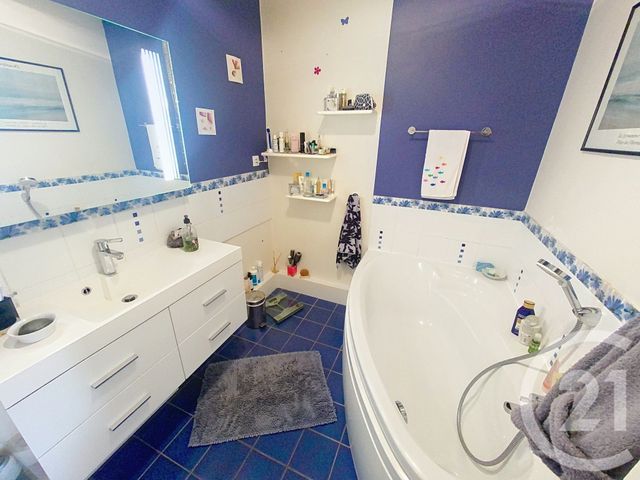 Appartement F4 à vendre - 4 pièces - 92.58 m2 - CHANTILLY - 60 - PICARDIE - Century 21 Agence De L'Hippodrome