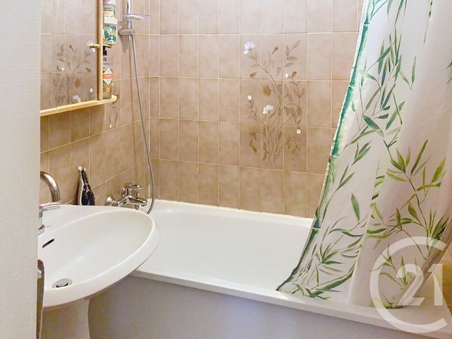 Appartement F3 à vendre - 3 pièces - 67.16 m2 - CHANTILLY - 60 - PICARDIE - Century 21 Agence De L'Hippodrome