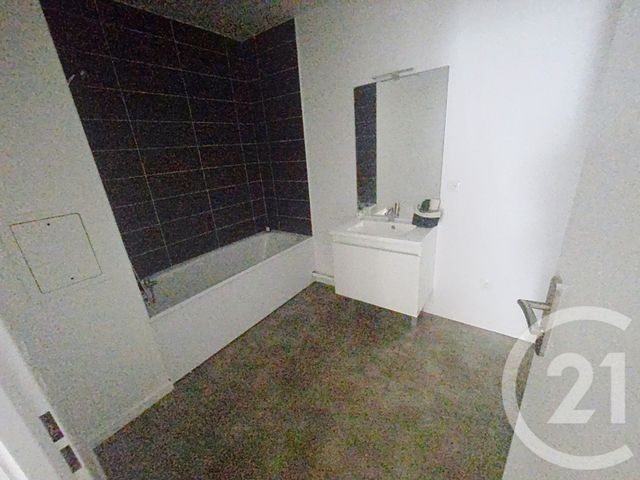 Appartement F3 à vendre - 3 pièces - 69.4 m2 - CREIL - 60 - PICARDIE - Century 21 Agence De L'Hippodrome