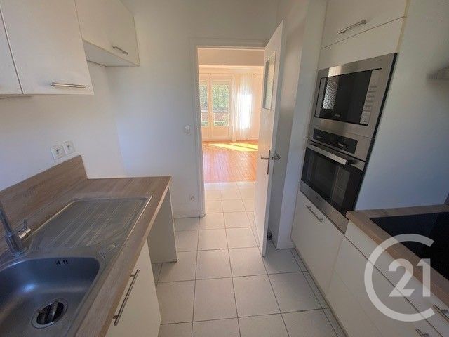 Appartement F3 à louer - 3 pièces - 63.9 m2 - CHANTILLY - 60 - PICARDIE - Century 21 Agence De L'Hippodrome