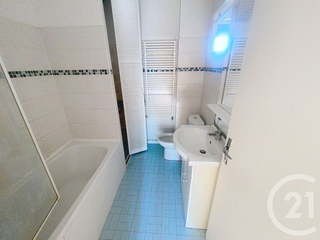 Appartement F3 à louer - 3 pièces - 58.15 m2 - CHANTILLY - 60 - PICARDIE - Century 21 Agence De L'Hippodrome